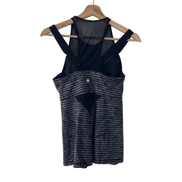 LULULEMON RUNNING IN THE CITY TANK STRIPE  BLACK GRAY MESH BRA top size 6 - Picture 2 of 6